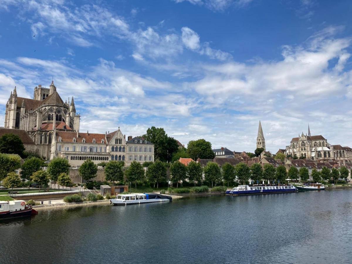 Et Au Pied Coule Une Riviere, Situation Et Vue Ideales 欧塞尔 外观 照片