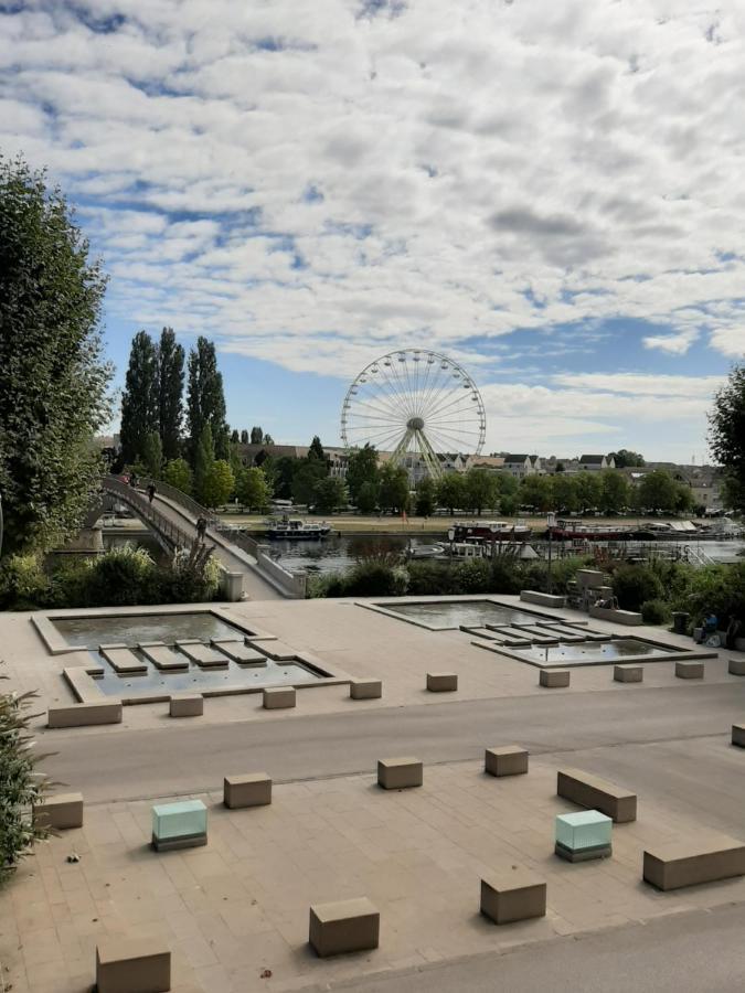 Et Au Pied Coule Une Riviere, Situation Et Vue Ideales 欧塞尔 外观 照片